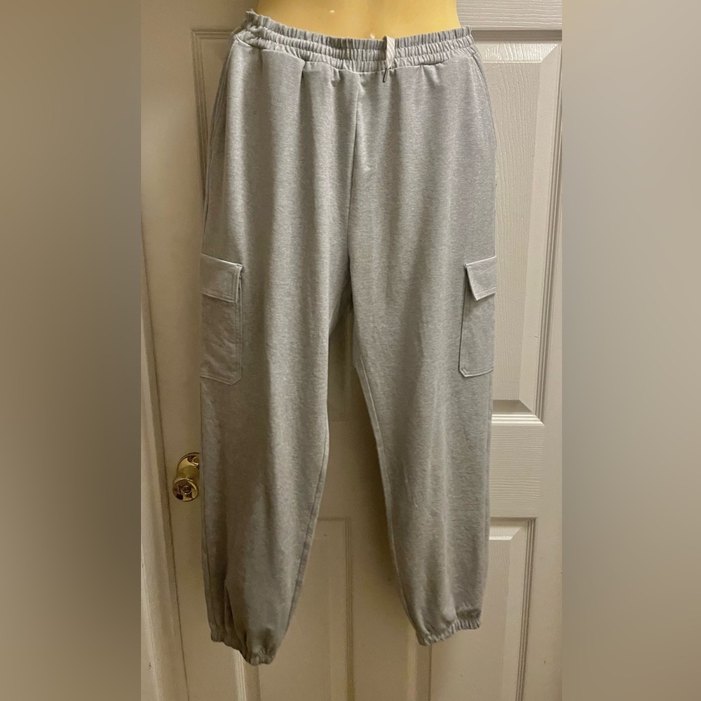 Vuori Women's Boyfriend Cargo Gray Joggers size large